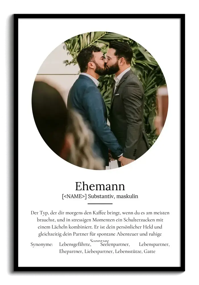 Definitionsposter für den Ehemann mit rundem Hochzeitsfoto eines Männerpaars und Definitionstext im schwarzen Rahmen