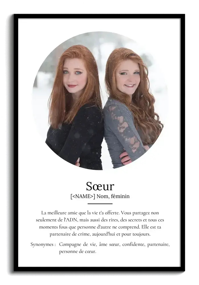Affiche définition de sœur avec un portrait rond de deux sœurs et un texte sur fond blanc, encadrée en noir.