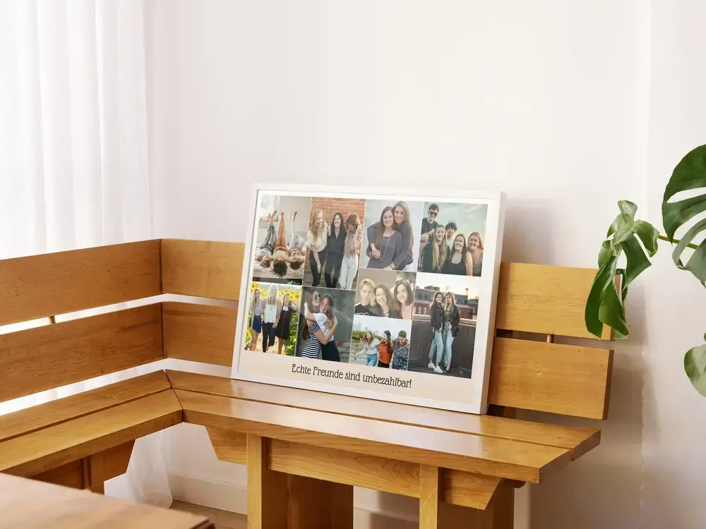 Freundschafts-Collage mit neun Fotos und Spruch im weißen Rahmen auf einer Holzbank, als Geschenk für die beste Freundin