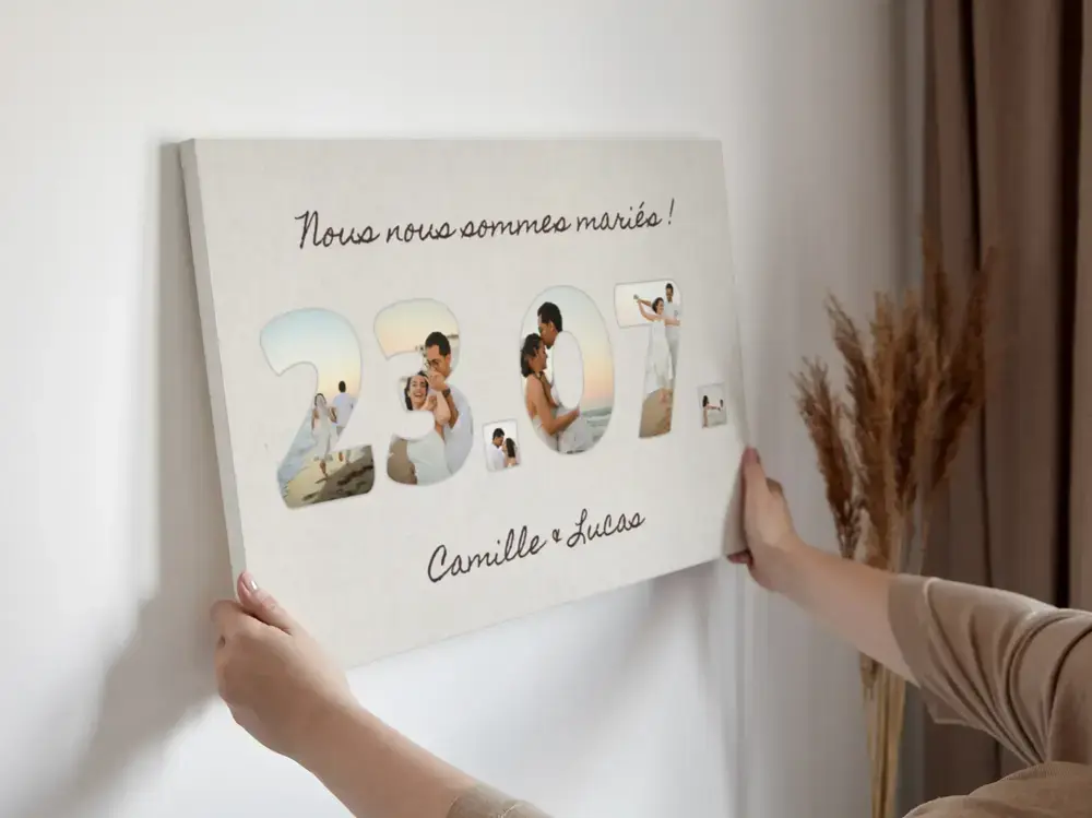 Collage photo avec date de mariage et prénoms sur un mur clair, cadeau personnalisé pour les mariés