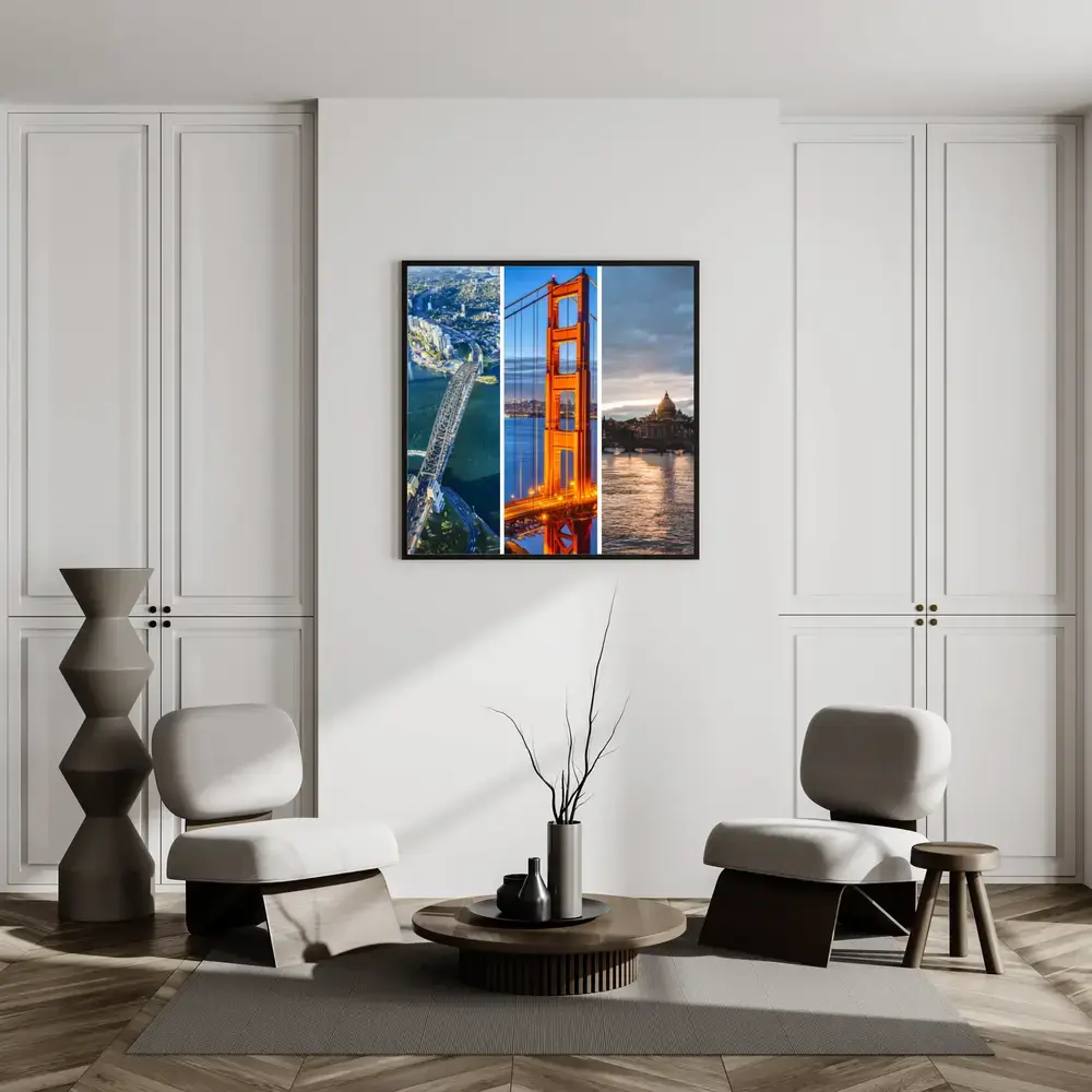 Urlaubsfoto-Collage mit drei senkrechten Stadtansichten und Golden Gate Bridge an der Wand im hellen Wohnzimmer