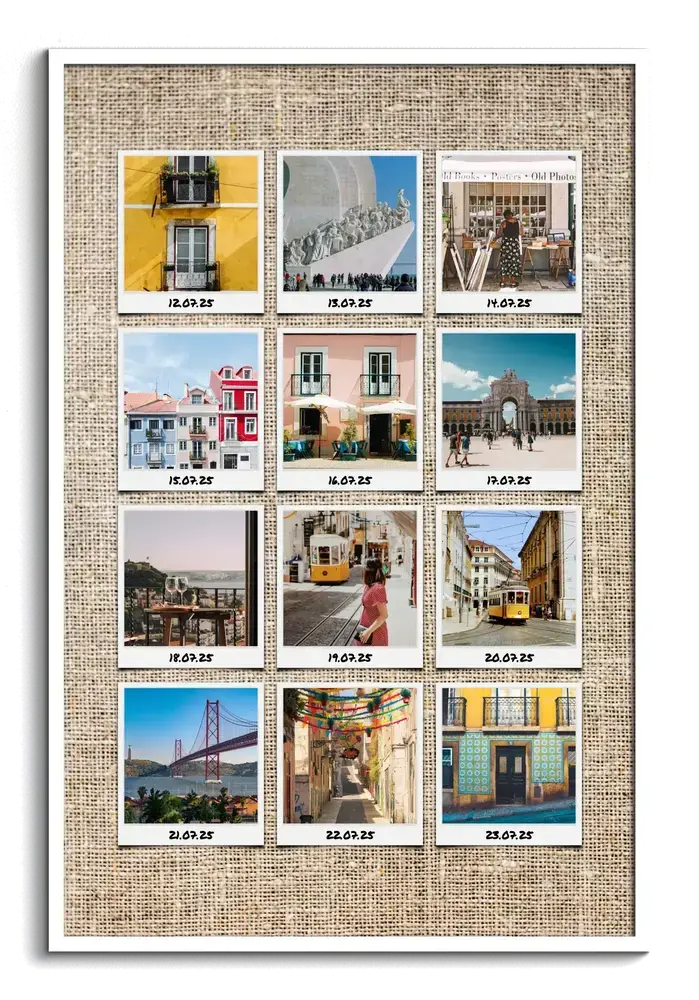 Pêle-mêle de douze photos de Lisbonne façon Polaroid avec dates, sur fond toile de jute, dans un cadre blanc