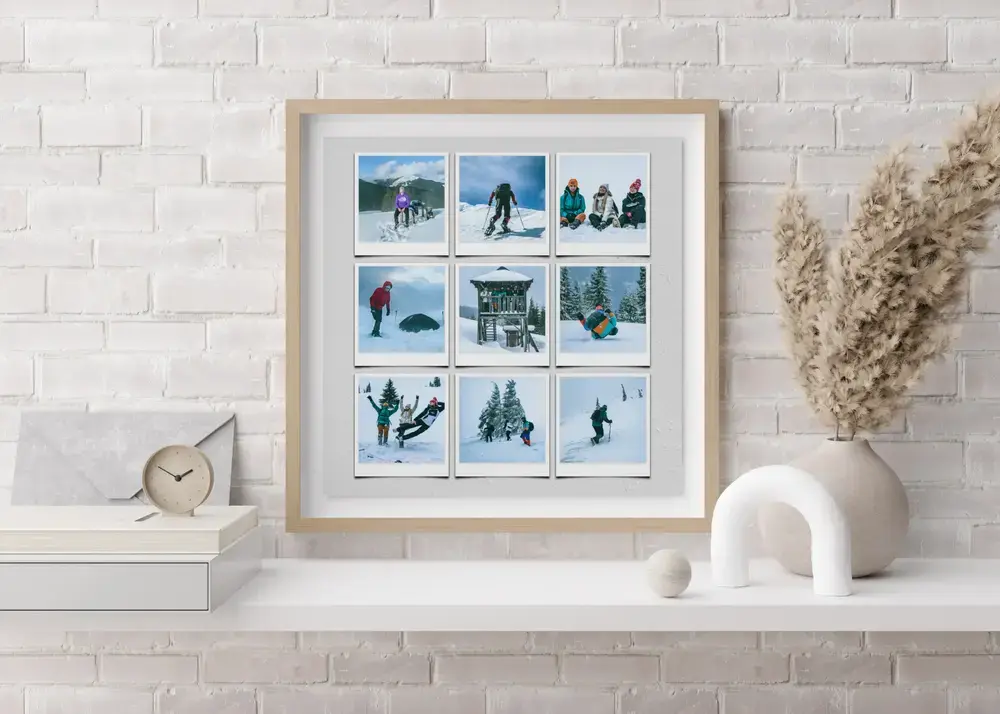 Collage photo de vacances à la neige, cadre en bois naturel sur un buffet blanc, cadeau pour les amateurs de ski