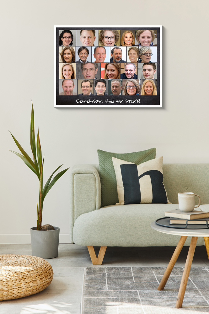 Team-Fotocollage mit Motivationsspruch im weißen Rahmen über dem Sofa, als persönliches Geschenk für Mitarbeitende
